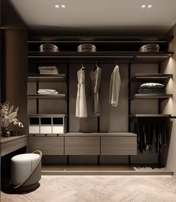 Single Rod and Shelf Reach-in Closet